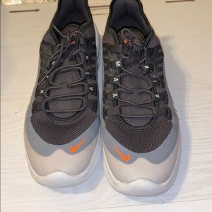 Nike Air Max Axis